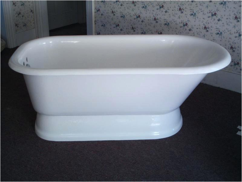 porcelain bathtub