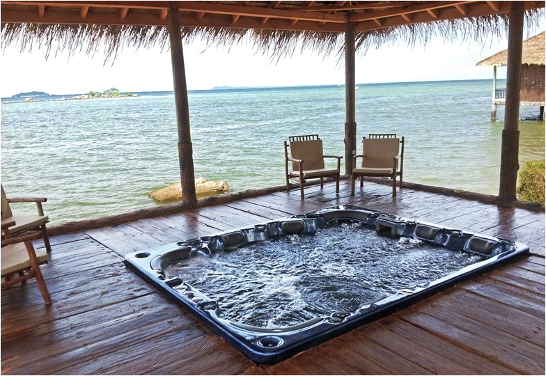 Outdoor Jacuzzi Spa in The Resort