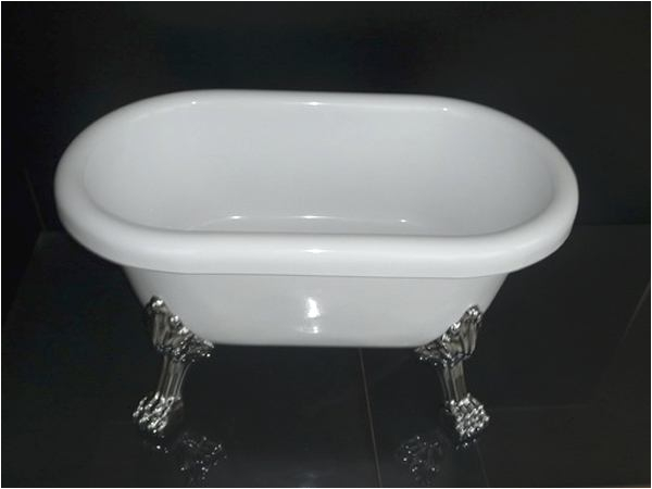 small clawfoot tub