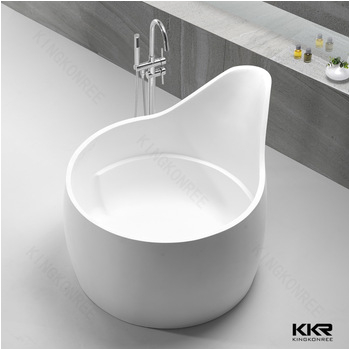 Stable small standing baby bath tub