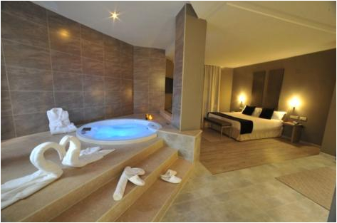 find hotel rooms jacuzzi