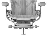 Aeron Office Chair Sizes Herman Miller Updates Iconic Aeron Office Chair Pinterest Office