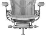 Aeron Task Chair Sizes Herman Miller Updates Iconic Aeron Office Chair Pinterest Office