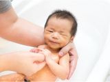 Baby 1st Bathtub How to Bath A Newborn Baby