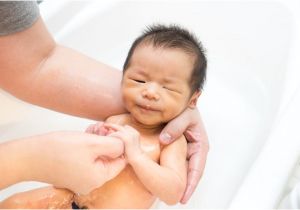 Baby 1st Bathtub How to Bath A Newborn Baby