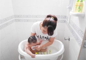 Baby Bath Tub with Stand Malaysia Careentan Baby Bath Time with Zwitsal