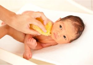 Baby Bathtub Sponge Razones Para No Bañar Al Recién Nacido Las Primeras 24
