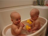 Baby Bathtubs for Twins A Tale Of Two Babies 2 Babies 1 Bath = Lots Of Fun