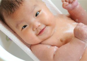 Baby Born Bathtub Uk Baby’s First Bath How to Bathe A Newborn