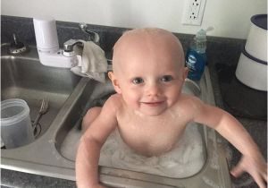 Bathtub Baby Uk Adorable S Show Cop Bathing Baby In Hq’s Sink after