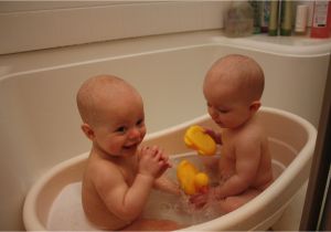 Bathtubs for Twin Babies A Tale Of Two Babies 2 Babies 1 Bath = Lots Of Fun