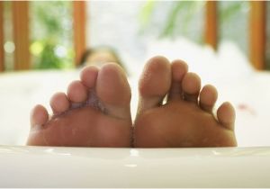 Bathtubs with Feet Probe Into Japanese Bathtub Fatalities after 14 000 In