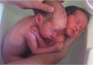 Best Baby Bathtub for Twins Newborn Babies Cuddle