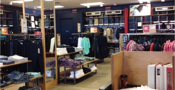 Boston Interiors Outlet Store Levi S Outlet Store Men S Clothing 300 Tanger Boulevard Ste 105