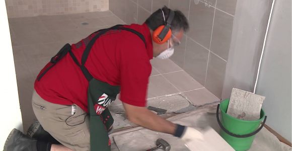 Bunnings Floor Scraper How to Remove Floor Tiles Diy at Bunnings Youtube