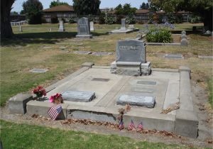 Cemetery Plot Decoration Ideas Grave Wikipedia