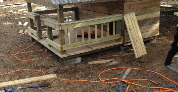 Dog House Heat Lamp Ideas Huge Dog House W Metal Roof Made Of Pallets and Crates Dog Houses