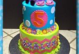 Flip Flop Cake Decorating Ideas A Beach themed Tiered Cake Complete with Sunglasses Flip Flops and