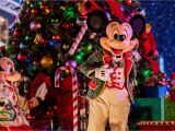 Frozen Christmas Light Show Things to Do for Christmas with Kids at Disney World Minitime