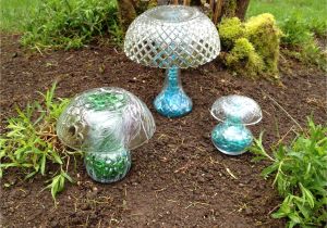 Garden Art From Old Dishes Antiques Diy Mushrooms Lawn Decor Upcycle Garden Yard Decor