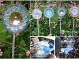 Garden Art From Old Dishes Plate Flowers Garden Art Looks Amazing Pinterest Glass Garden