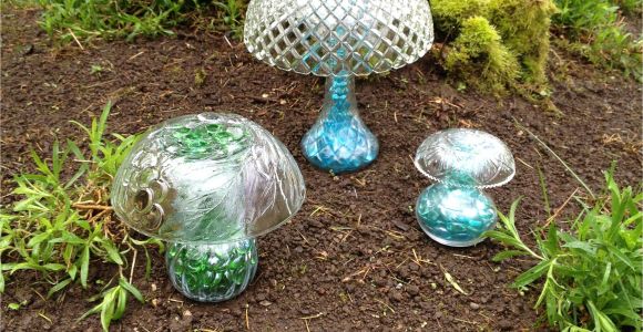 Garden Art Made From Old Dishes Antiques Diy Mushrooms Lawn Decor Upcycle Garden Yard Decor