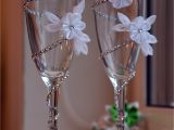 How to Decorate Champagne Glasses for A Wedding Maybe Just One Flower On the Brides Haha but the Diamonds are An