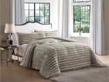 Light Down Comforter Create A Warm and Cozy Space with This Luxurious Faux Fur Comforter