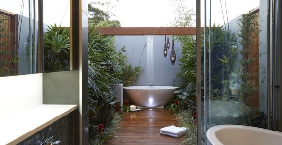 Outdoor Bathtub Tropical 10 Eye Catching Tropical Bathroom Décor Ideas that Will