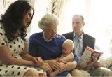 Queen Baby Bathtub William Changes Prince George Nappies and the Queen Tucks