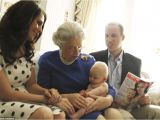 Queen Baby Bathtub William Changes Prince George Nappies and the Queen Tucks
