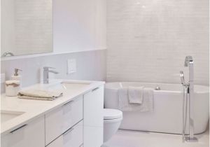 Small White Bathtubs 15 Beautiful Small White Bathroom Remodel Ideas