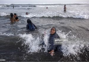 Types Of Ritual Bath In islam Javanese Muslims Take A Bath On the Beach as they Prepare